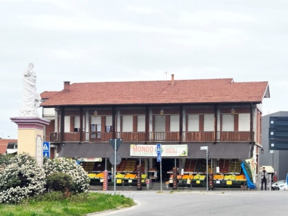 ZONA ARTIG./COMM. INTERO STABILE